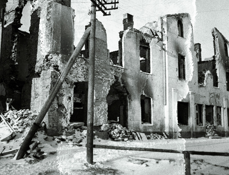 A destroyed house in Jõhvi market square. EFA.217.0.175266